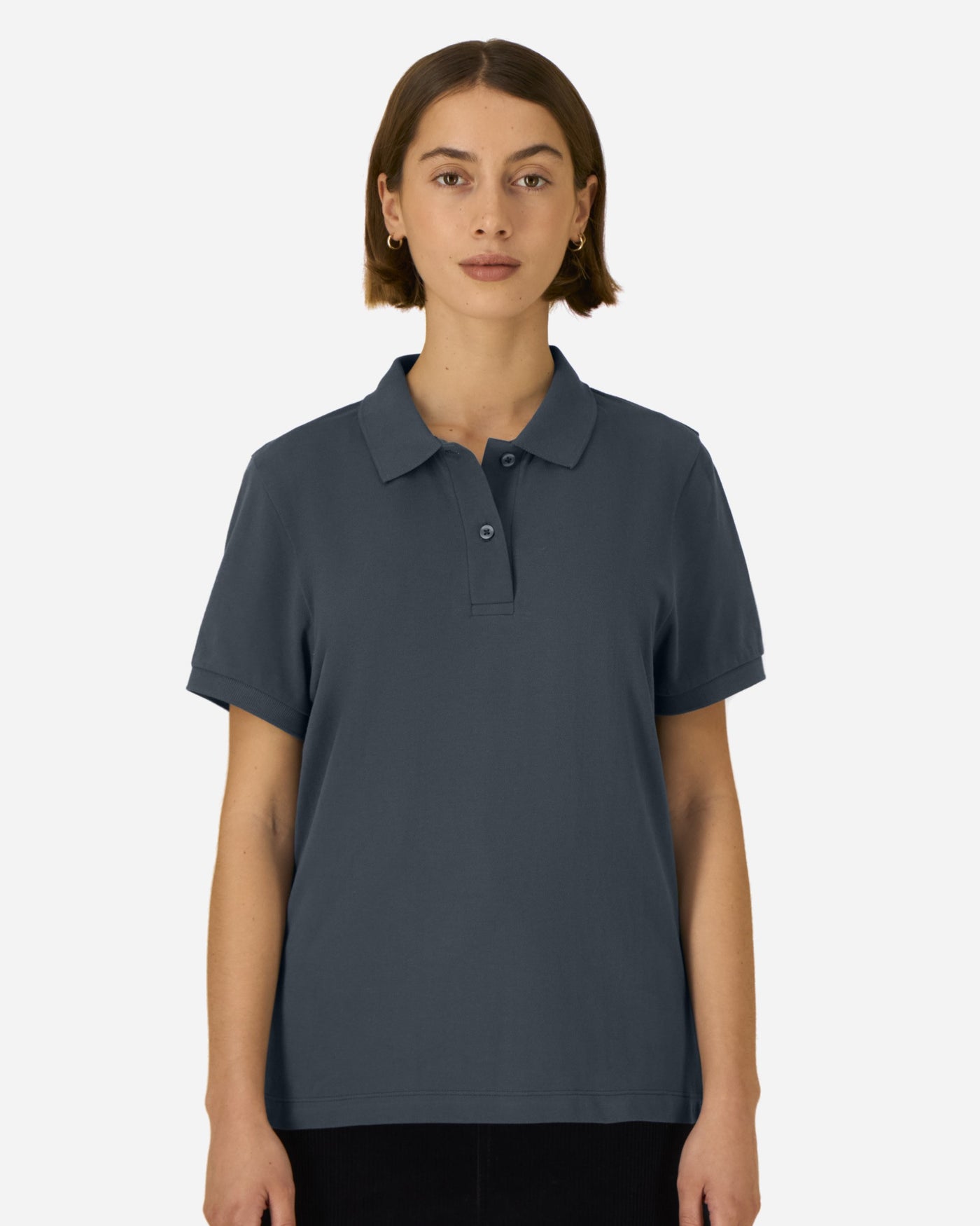 Polo femme Stella Coaster porté, coloris India Ink Grey