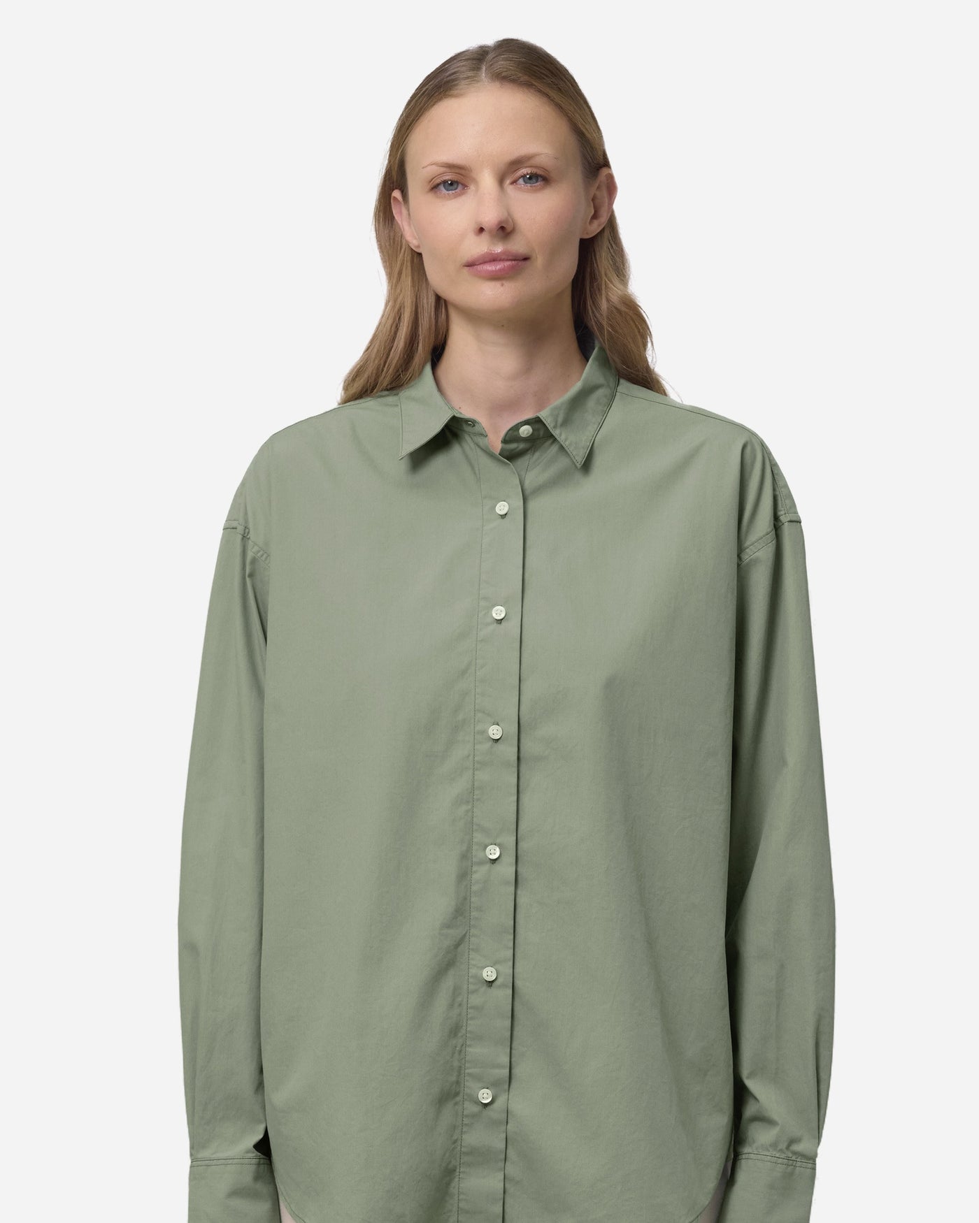 Chemise popeline femme Stella Styler Shirt porté, coloris Soft Khaki