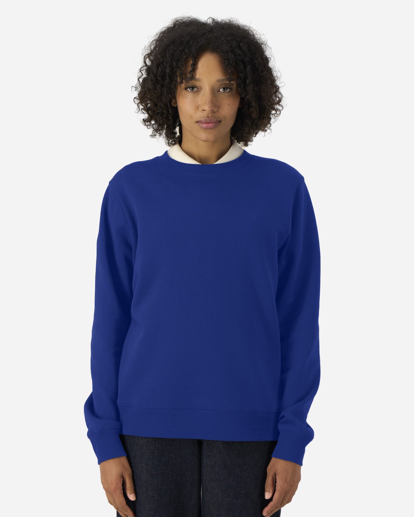 Sweat femme Stella Thinker porté, coloris Worker Blue