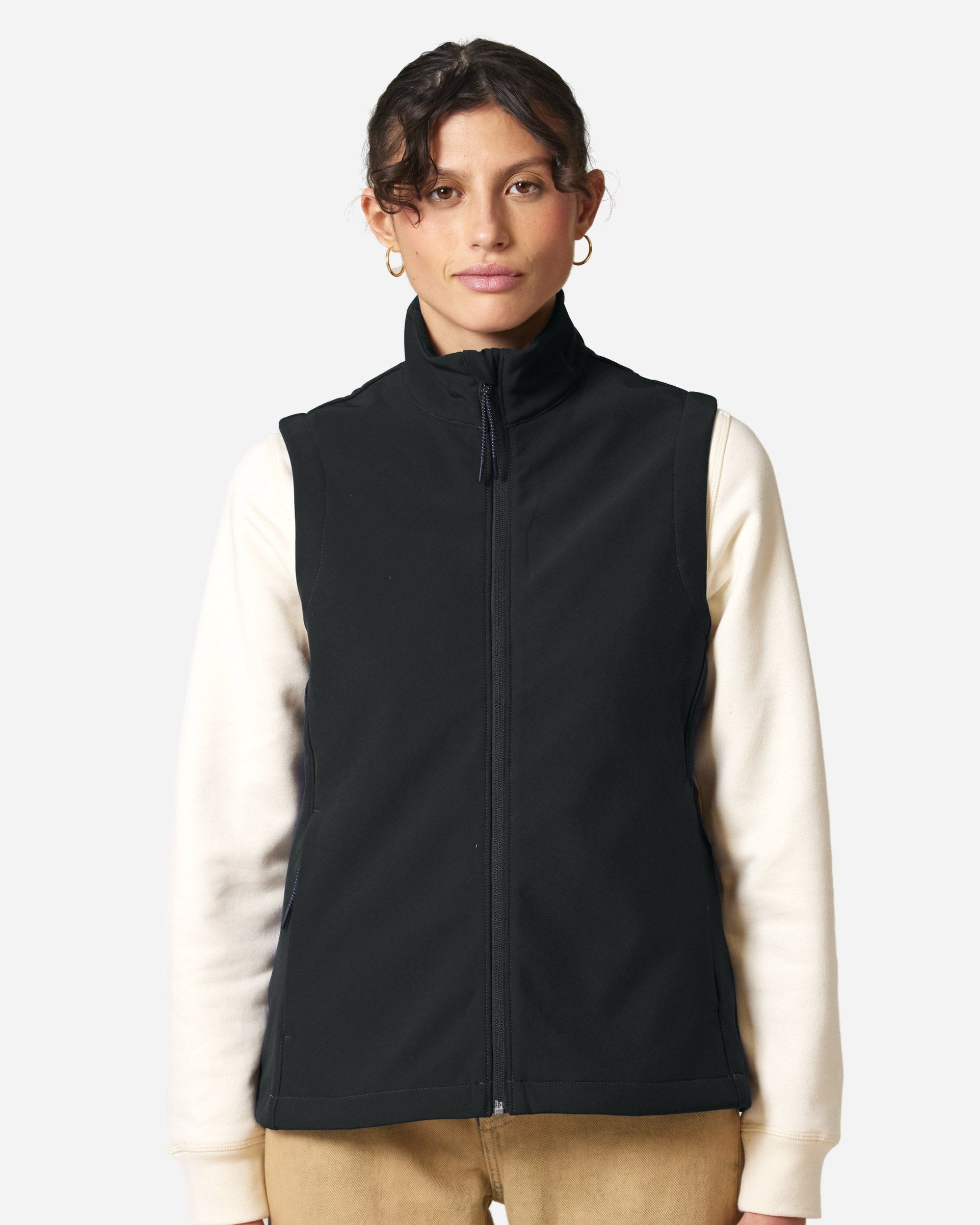 Gilet softshell femme Stella Trail Blazer porté, coloris Black