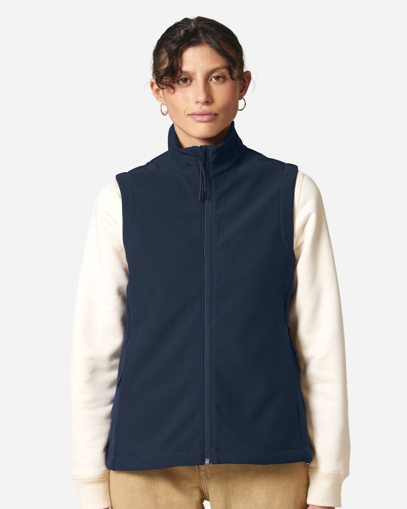 Gilet softshell femme Stella Trail Blazer porté, coloris French Navy