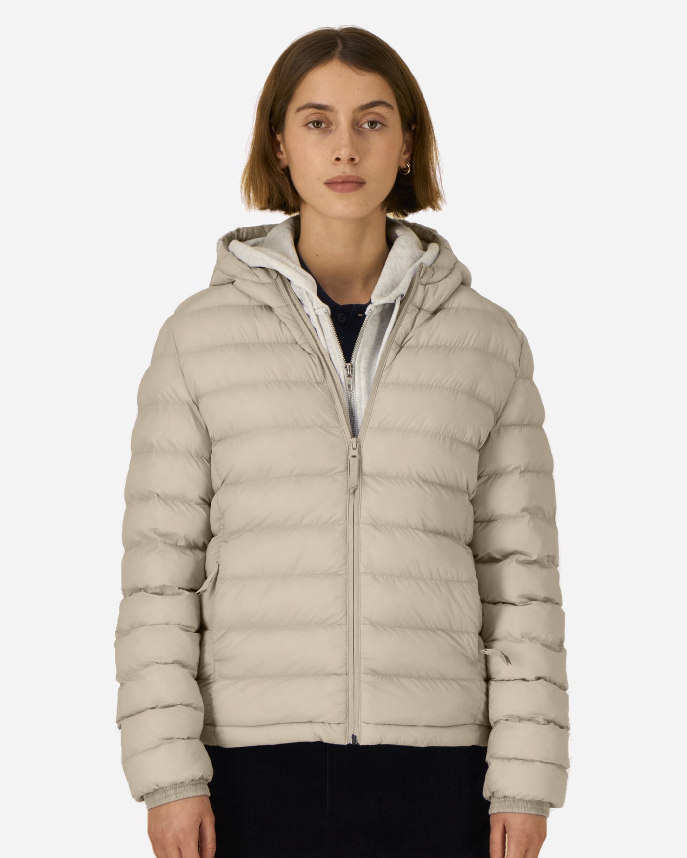 Doudoune à capuche femme Stella Voyager 2.0 porté, coloris Desert Dust