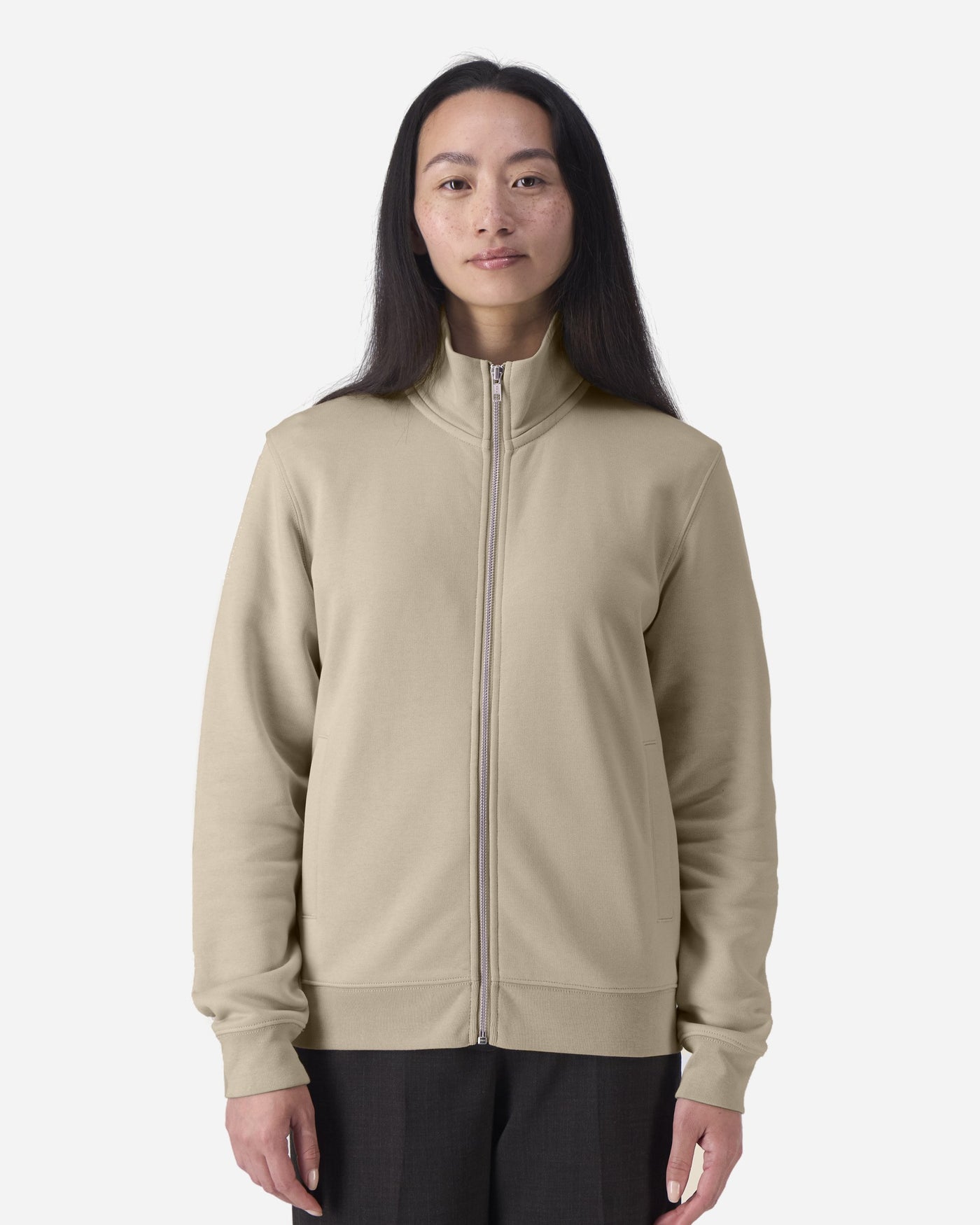 Sweat zippé unisexe Trailer 2.0 porté, coloris Desert Dust