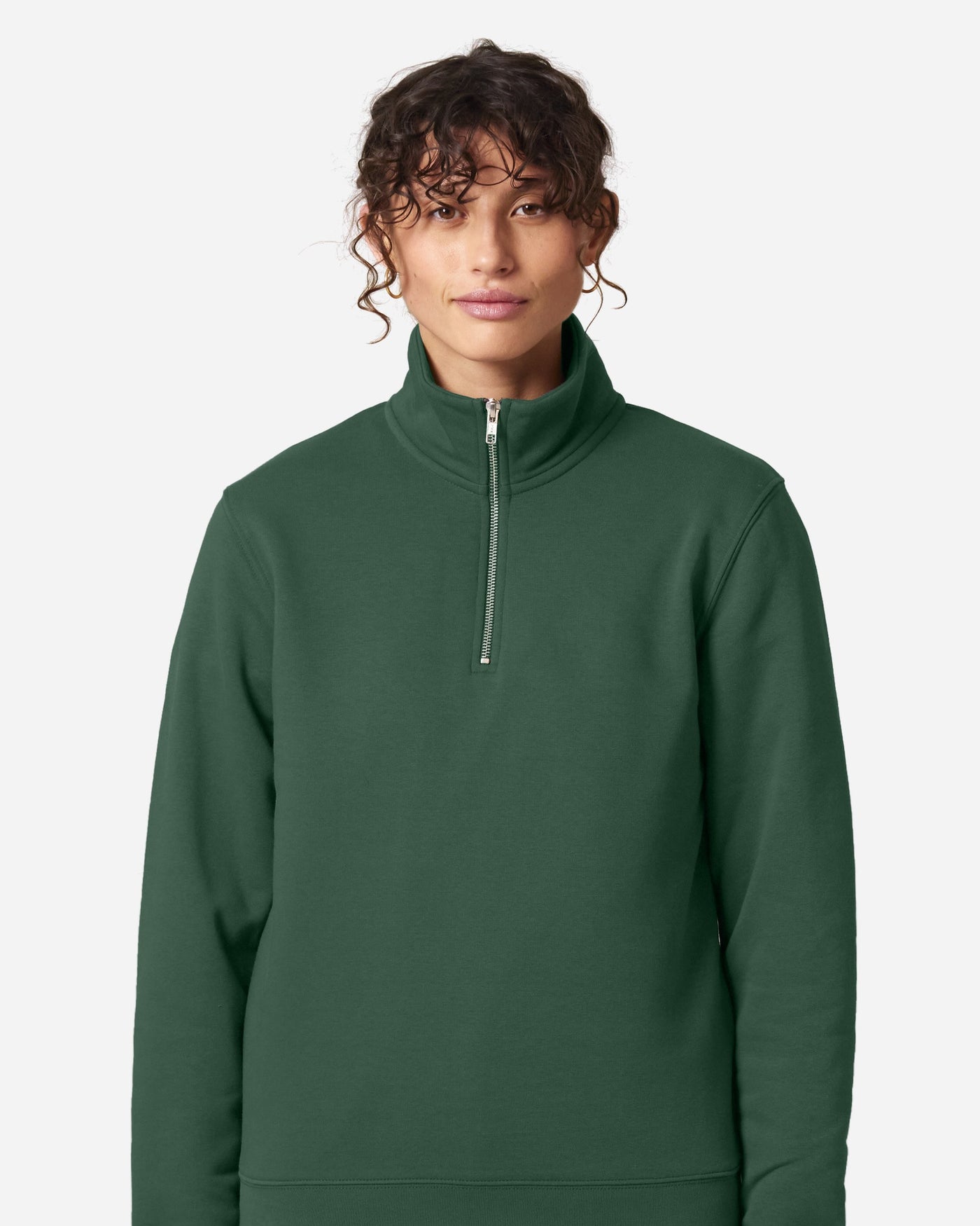 Sweat col zippé unisexe Trucker 2.0 porté, coloris Bottle Green