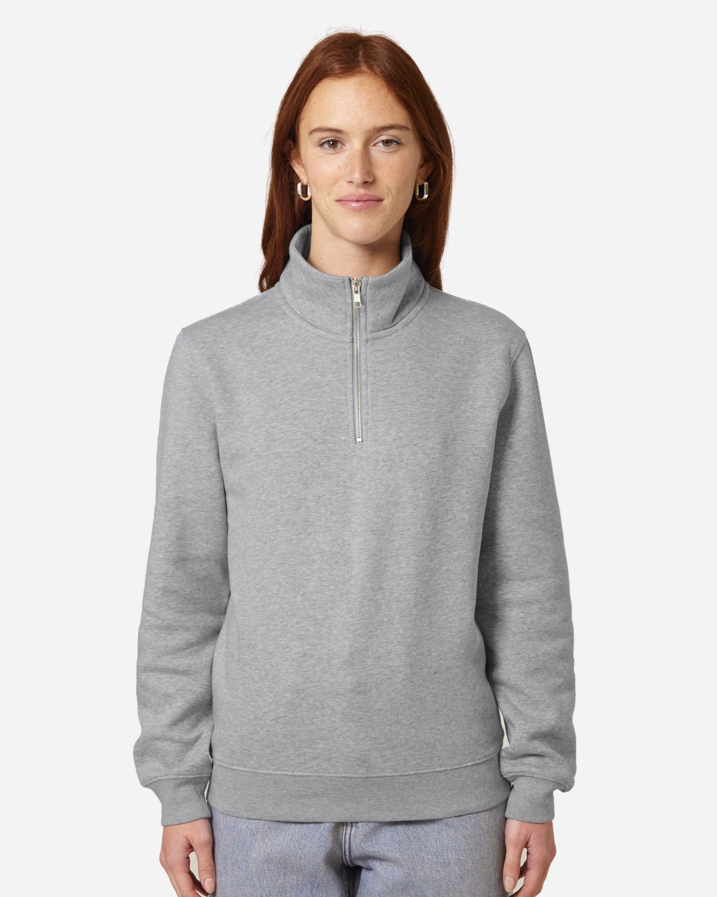 Sweat col zippé unisexe Trucker 2.0 porté, coloris Heather Grey