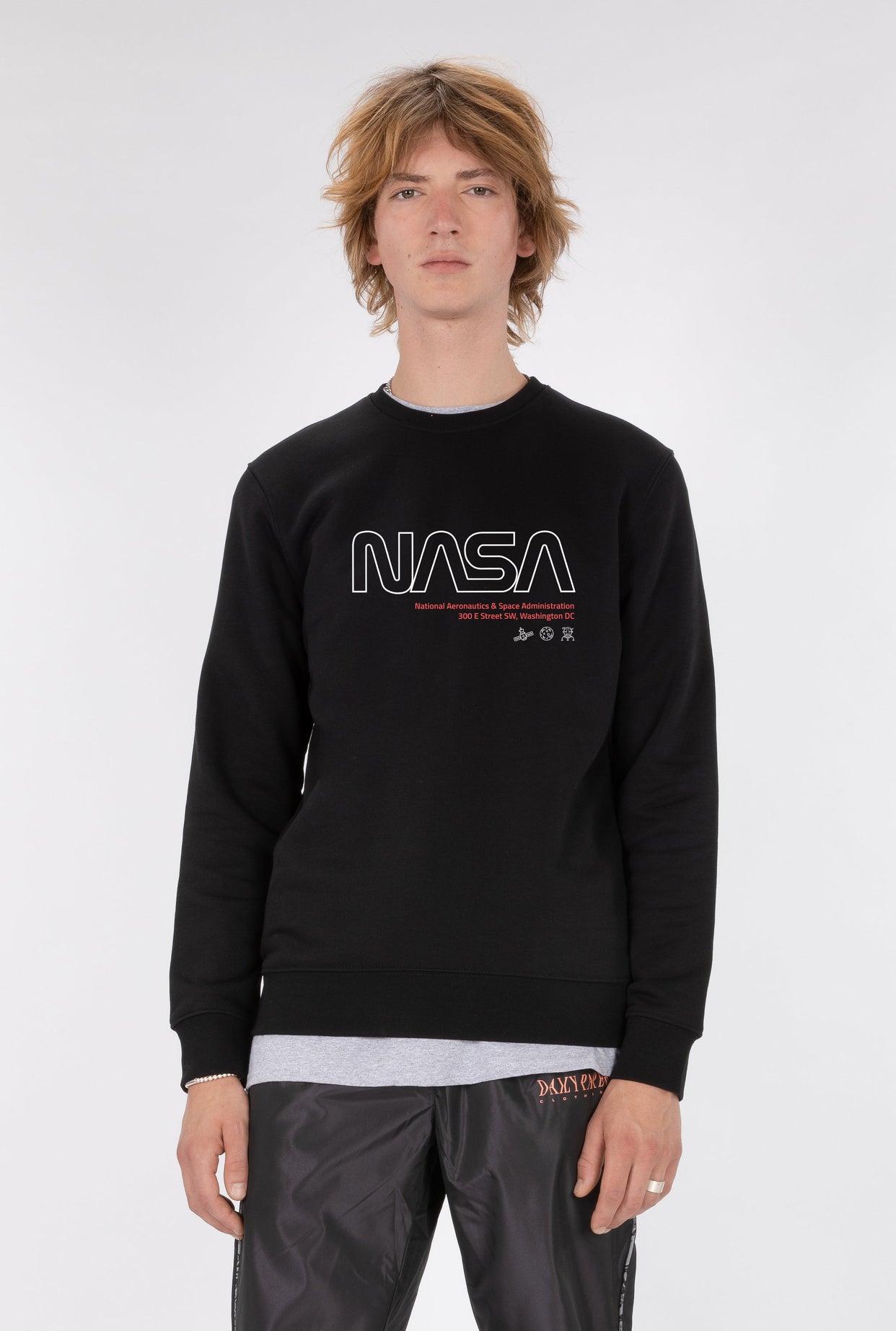 SWEAT THEBR-NASA BLACK LOCATION ICON